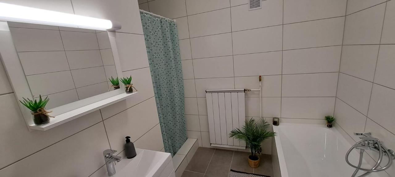 Babi Apartmanhaz Gyenesdias Luaran gambar