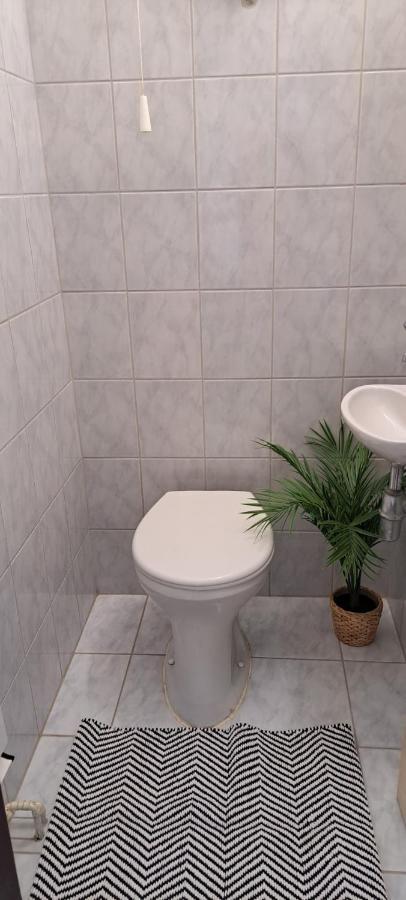 Babi Apartmanhaz Gyenesdias Luaran gambar